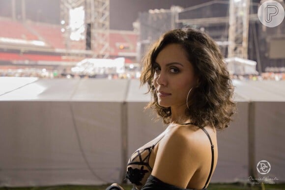 Lia Khey fez pose para as câmeras no show de Bruno Mars, em São Paulo, na quarta-feira, 22 de novembro de 2017