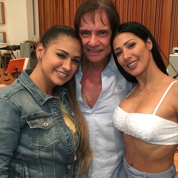 Simone e Simaria ensaiaram com Roberto Carlos para o especial de final de ano do músico na TV Globo