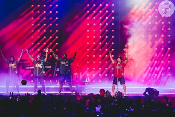 O show de Bruno Mars, da turnê '24K Magic World Tour', durou cerca de 1h30