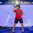 O cantor havaiano Bruno Mars mostrou que tem bastante ginga ao dançar as coreografias de suas músicas
