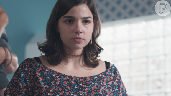 Na novela 'Malhação', Keyla (Gabriela Medvedovski) fica furiosa ao encontrar Deco (Pablo Morais) com Lica (Manoela Aliperti)