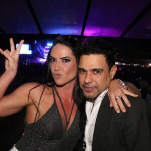 Zezé Di Camargo e Graciele Lacerda, sua noiva, se divertiram no show do cantor americano Bruno Mars