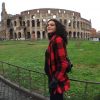 Debora Nascimento posou em frente ao Coliseu antes de ir para Veneza