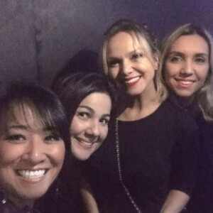 Eliana posa com amigas de infância em show do Bruno Mars, na quarta-feira, 22 de novembro de 2017