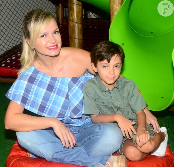 Eliana leva o filho, Arthur, para assistir show de Bruno Mars: 'O primeiro show da vida do meu pequeno'