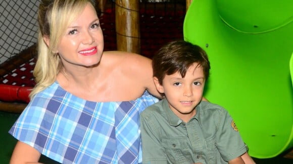 Eliana leva o filho, Arthur, para assistir Bruno Mars: '1° show do meu pequeno'