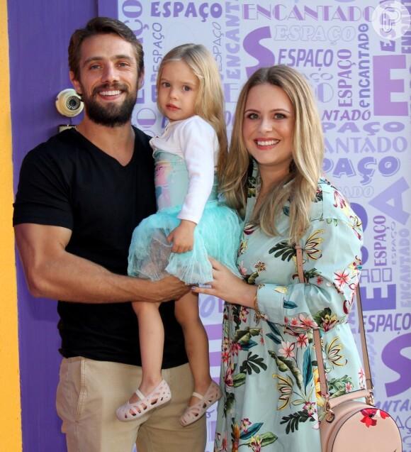 Prestes a ser pai de novo, Rafael Cardoso entregou que a filha, Aurora, de 3 anos, torce para ter uma irmãzinha