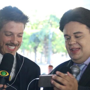 Assim que chegou ao Museu de Arte Moderna do Rio, local da cerimônia, Fábio Porchat conversou com os humoristas do programa 'Pânico na Band'