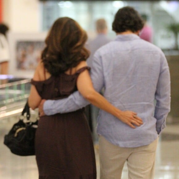 Fátima Bernardes e Túlio Gadêlha foram clicados juntos em um shopping do Rio