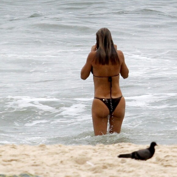 Ticiane Pinheiro e Cesar Tralli estão usando alianças avaliadas em R$ 12 mil