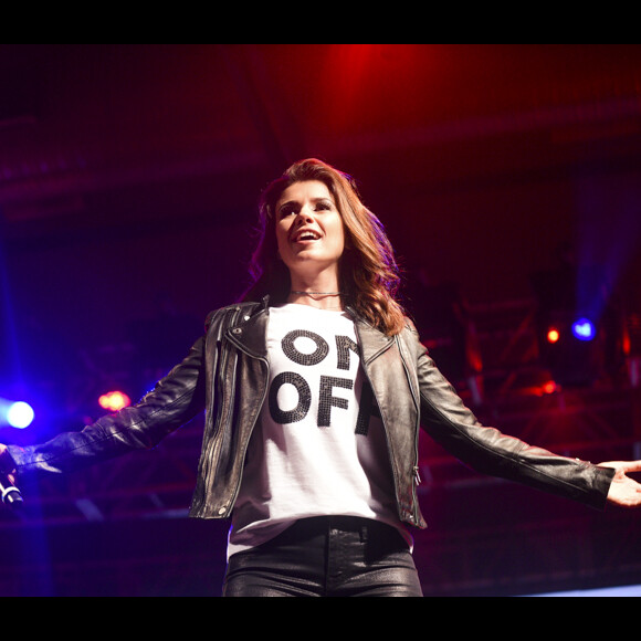 Paula Fernandes agita público em show em São Paulo