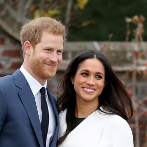 O anel de noivado de Harry e Meghan Markle foi desenhado pelo próprio príncipe e contém dois diamantes que são da coleção pessoal de Diana