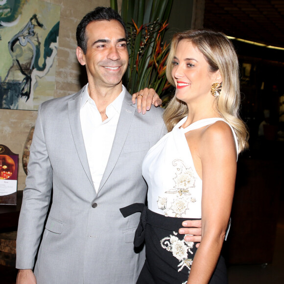 'Nós só temos uma semana de férias, porque ele volta para o jornal e eu para o 'Hoje em Dia'. Vai ser corrido, mas dá pra aproveitar. Acho que Maldivas, uns cinco dias, está ótimo, né?', explicou Ticiane Pinheiro