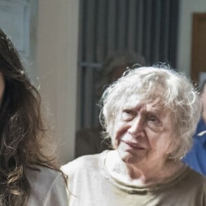 Beatriz (Nathalia Timberg) deixou herança milionária para Clara (Bianca Bin) e a insentiva a fugir, na novela 'O Outro Lado Paraíso'