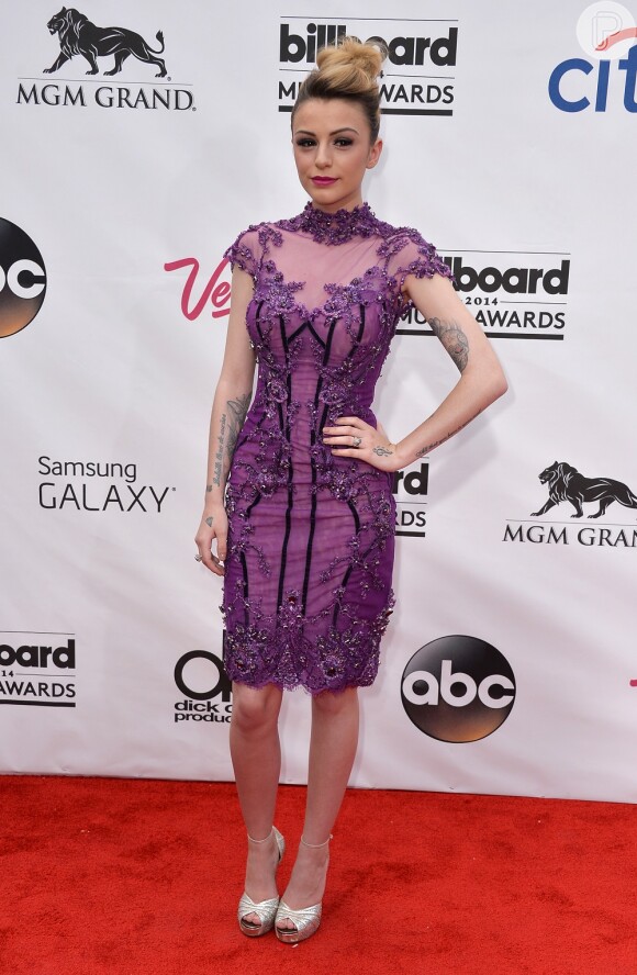 Cher Lloyd usou um vestido da grife Mikael D