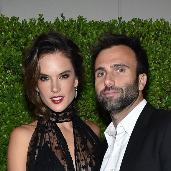 Alessandra Ambrosio falou que tudo não passava de uma brincadeira, já que é casada desde 2008 com o empresário americano, Jamie Mazur