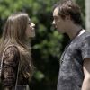 Lívia (Grazi Massafera) tenta convencer Gael (Sergio Guizé) de que Clara (Bianca Bin) realmente precisou ser internada, na novela 'O Outro Lado do Paraíso'