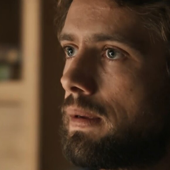 'Tornou a vida da Clara (Bianca Bin) um pesadelo. Tudo que aconteceu foi culpa tua. Ponha a mão na consciência, Gael (Sergio Guizé). A raiz de tudo o que aconteceu foi você', diz Renato (Rafael Cardoso) ao cunhado, na novela 'O Outro Lado do Paraíso'