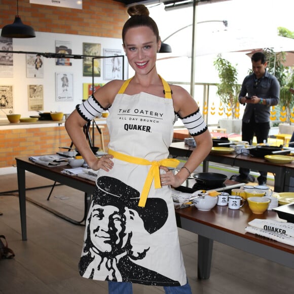 'No dia a dia, eu tenho uma alimentação mais regrada. E meus pratos preferidos são feijoada, moqueca. Adoro misturar abacate, avocado, na comida salgada, nas saladas, adoro lasanha', afirmou Mariana Ximenes sobre sua alimentação