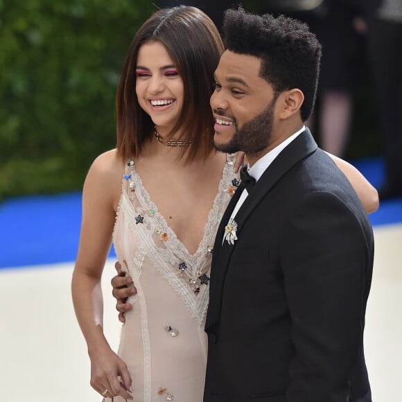 Selena Gomez e o rapper The Weeknd ficaram juntos por 10 meses 