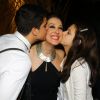 Claudia Raia ganha beijos dos filhos, Enzo e Sophia, em coquetel de estreua do musical 'Crazy For You'