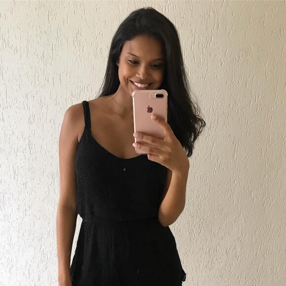 Aline Dias mostrou o corpo sequinho após dar à luz