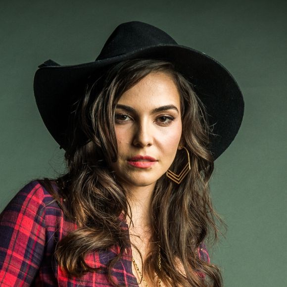 Tainá Müller será a nova namorada de Gael (Sergio Guizé) na novela 'O Outro Lado do Paraíso' e também apanhará