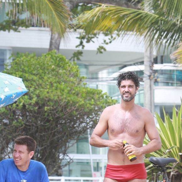 Bruno Cabrerizo está no ar como o mocinho Inácio na novela 'Tempo de Amar'