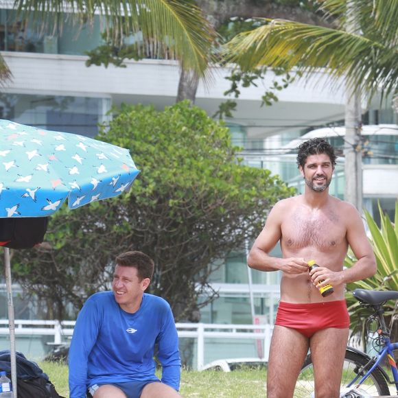 Bruno Cabrerizo, da novela 'Tempo de Amar', mostrou boa forma de sunga neste domingo, 3 de dezembro de 2017