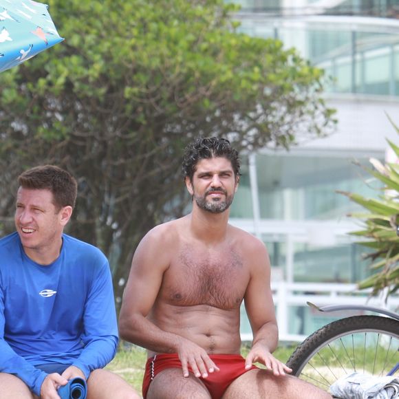 Bruno Cabrerizo foi fotografado assistindo a uma partida de futevôlei 