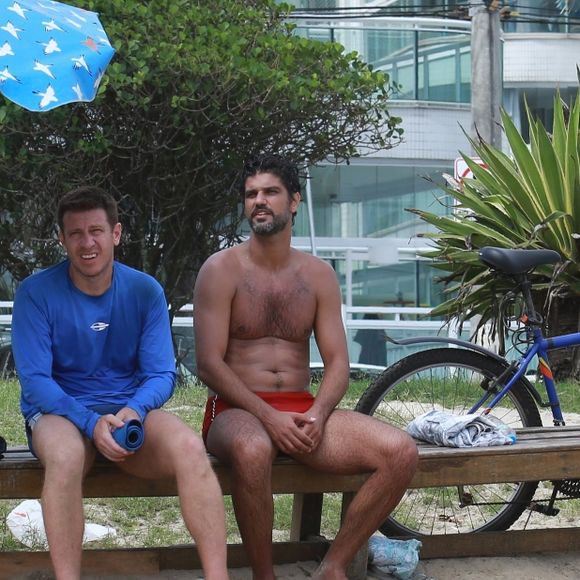 Bruno Cabrerizo, que vive o mocinho Inácio em 'Tempo de Amar', assistiu a partida de futevôlei