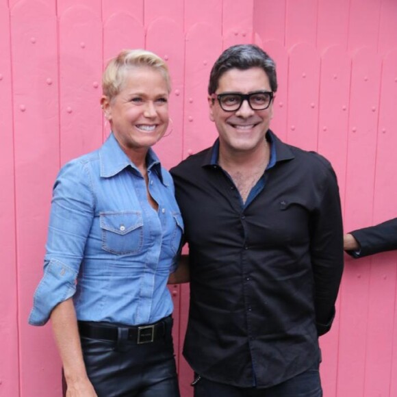 Xuxa Meneghel vai à festa com o namorado, Junno Andrade