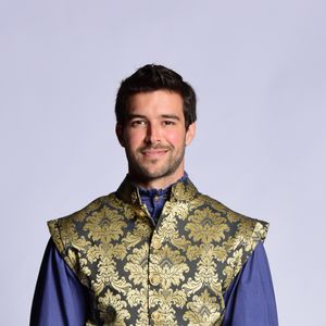 Enrico (Bernardo Velasco) diz que no reino não há espaço para um homem como Merlino (Paulo César Grande), no capítulo de segunda-feira, 11 de dezembro de 2017, da novela 'Belaventura'