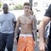 Justin Bieber exibe corpo mais musculoso