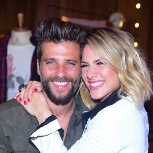 Giovanna Ewbank se declarou para o marido, Bruno Gagliasso: 'Hoje só quero lhe dizer que te amo e que sou muito feliz por ter você ao meu lado em todos os momentos!'