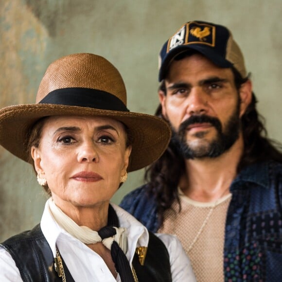 Mariano (Juliano Cazarré) se volta contra Sophia (Marieta Severo), sua ex-amante, para ajudar em vingança de Clara (Bianca Bin), na novela 'O Outro Lado do Paraíso'