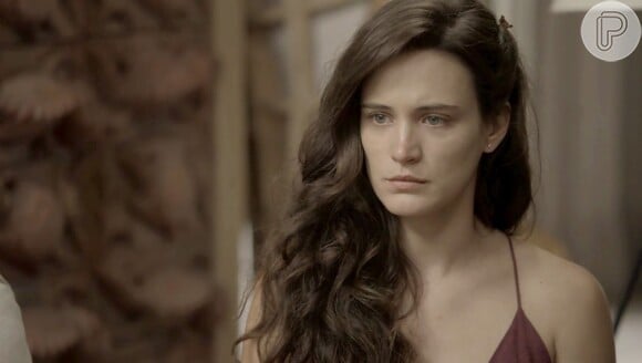 Clara (Bianca Bin) encontra Mariano (Juliano Cazarré) e se apresenta ao garimpeiro, na novela 'O Outro Lado do Paraíso'