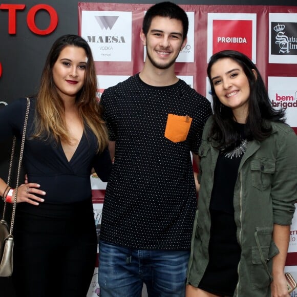 Mãe dos trigêmeos Vínicius, Laura e Beatriz Bonemer, Fátima Bernardes ganhou aprovação dos filhos no romance