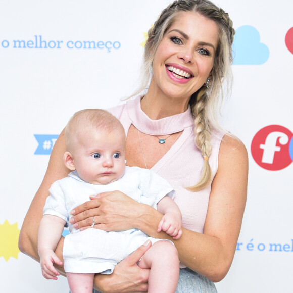 Enrico, filho de Karina Bacchi, esbanjou fofura no evento