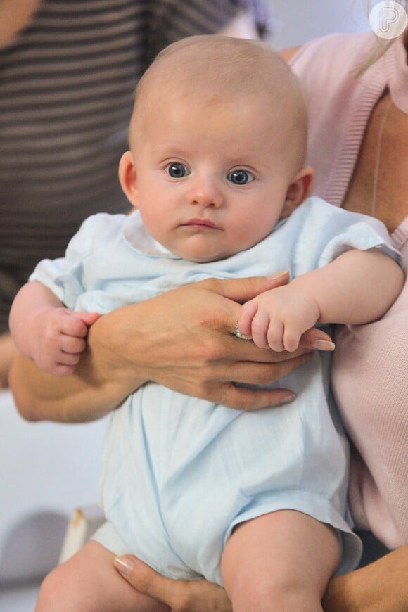Enrico, filho de Karina Bacchi, tem apenas 3 meses