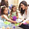 Natália Guimarães marcou presença com as filhas gêmeas, Maya e Kiara, de 4 anos