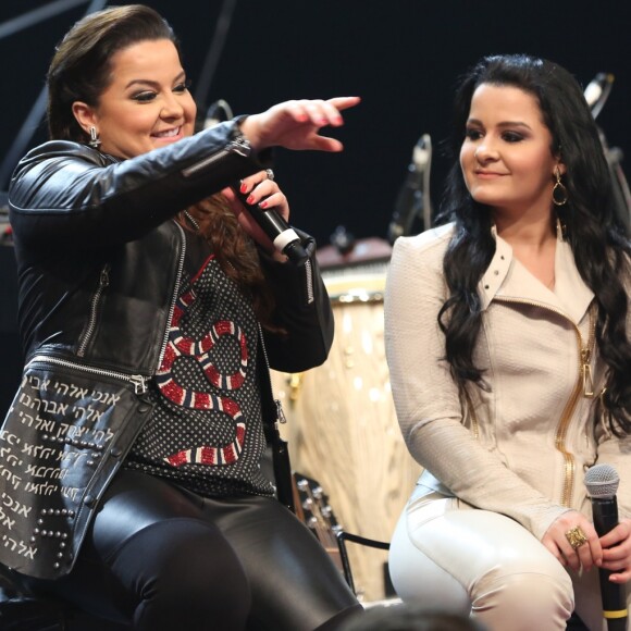 Maiara, dupla de Maraísa, passou recentemente por uma cirurgia na barriga