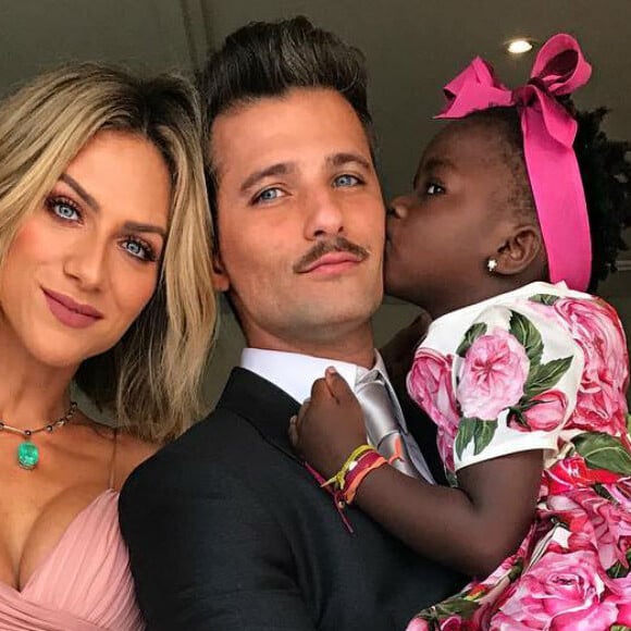 Assessoria de Giovanna Ewbank nega ao Purepeople, nesta quarta-feira, 6 de dezembro de 2017, que Títi fará reality ao lado dos pais, Bruno Gagliasso e Giovanna Ewbank