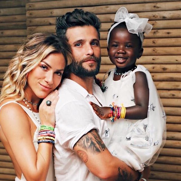 Giovanna Ewbank comentou o ataque racista à filha, Títi: 'A gente se sente meio que correndo contra o tempo para conseguir as ferramentas para criar a nossa filha negra num país racista