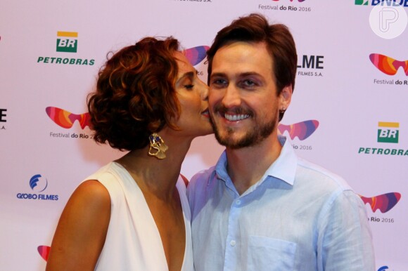 Camila Pitanga e Igor Angelkorte terminaram o namoro iniciado em setembro de 2015