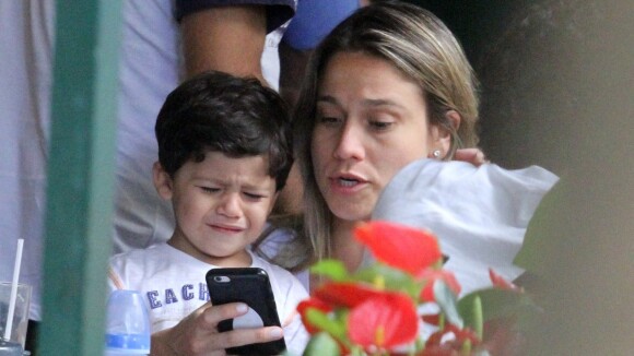 Fernanda Gentil passeia com o filho, Gabriel, e a namorada, Priscila Montandon