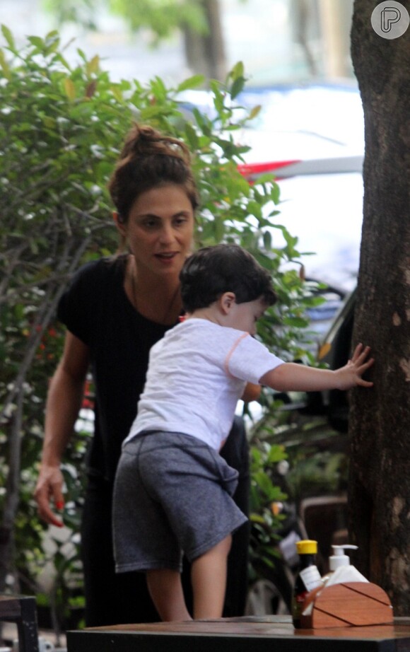 Priscila Montandon brinca com Gabriel, filho de Fernanda Gentil