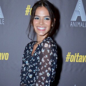 'Há muito tempo não me via em um projeto com pessoas tão legais, um líder tão apaixonado, tão disponível. Está sendo muito bonito. O elenco inteiro está muito entrosado', comemorou Bruna Marquezine