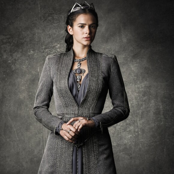 'A Globo está se reinventando com esse momento da internet. As pessoas estão tendo acesso ao figurino, preparação, caracterização', avaliou Bruna Marquezine, a Catarina de 'Deus Salve o Rei'