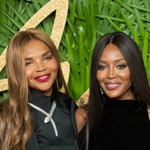 Valerie Morris-Campbell, mãe de Naomi Campbell, chama atenção por beleza em evento de moda